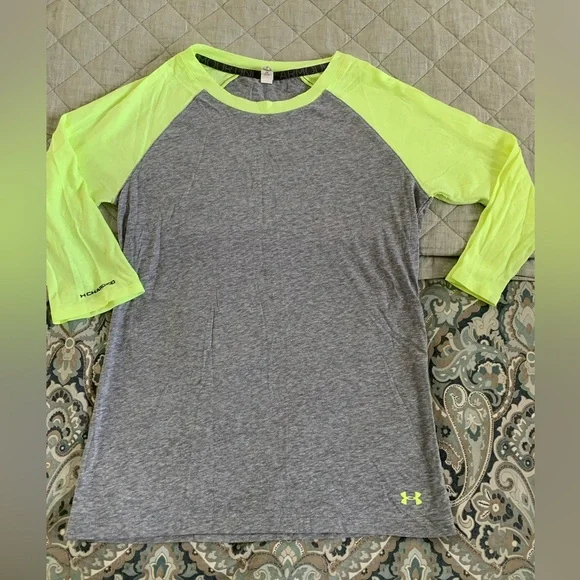 Under Armour Heat Gear Tee - Picture 2 of 5